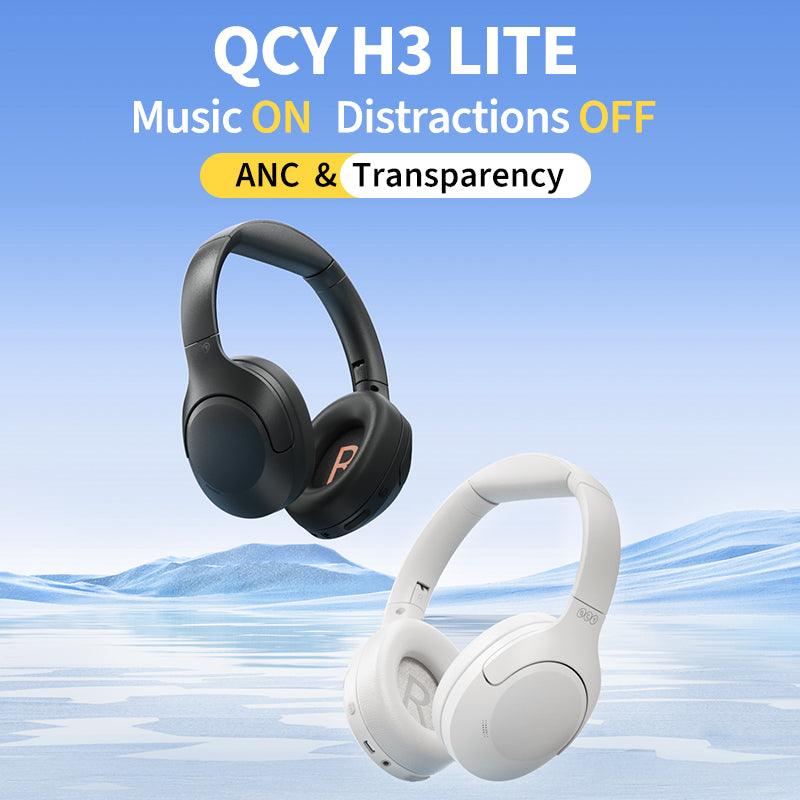 Fones de ouvido QCY H3 Lite pretos com ANC e modo de transparência, exibidos ao lado da versão branca sobre fundo azul.