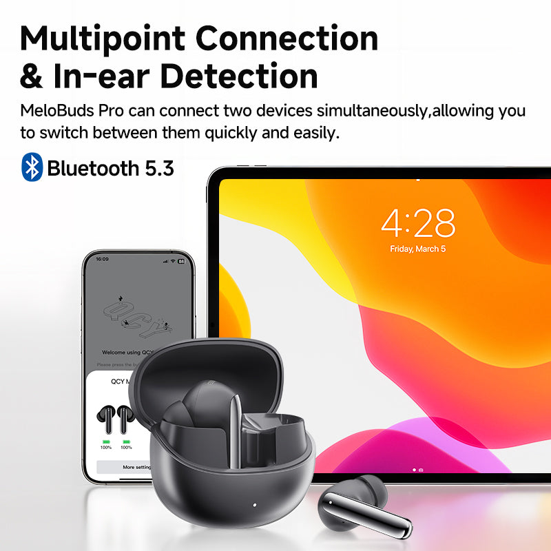 Fones de ouvido sem fio QCY MeloBuds Pro na cor dourada com Bluetooth 5.3, exibindo conexão multipoint entre celular e tablet junto à case de carregamento