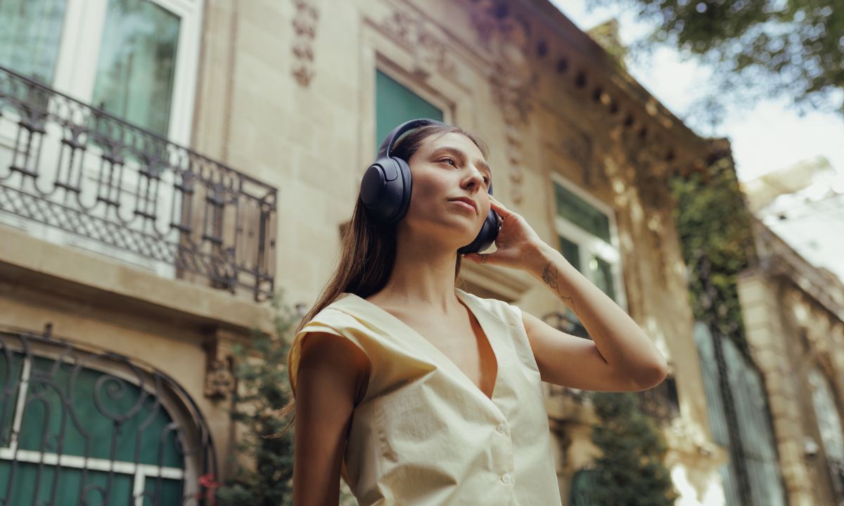 Fone de ouvido Bluetooth: tecnologia avançada para som imersivo.