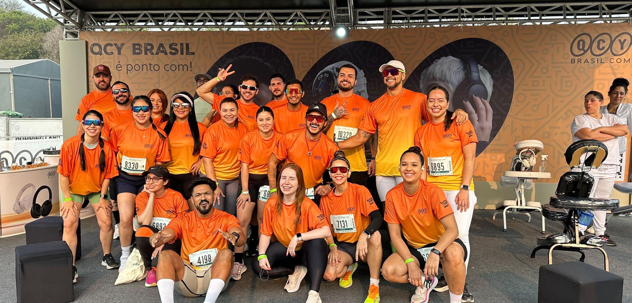 QCY Brasil: Corrida de Primavera com música e movimento! Camisetas laranja vibrantes para o evento. Inscreva-se agora!