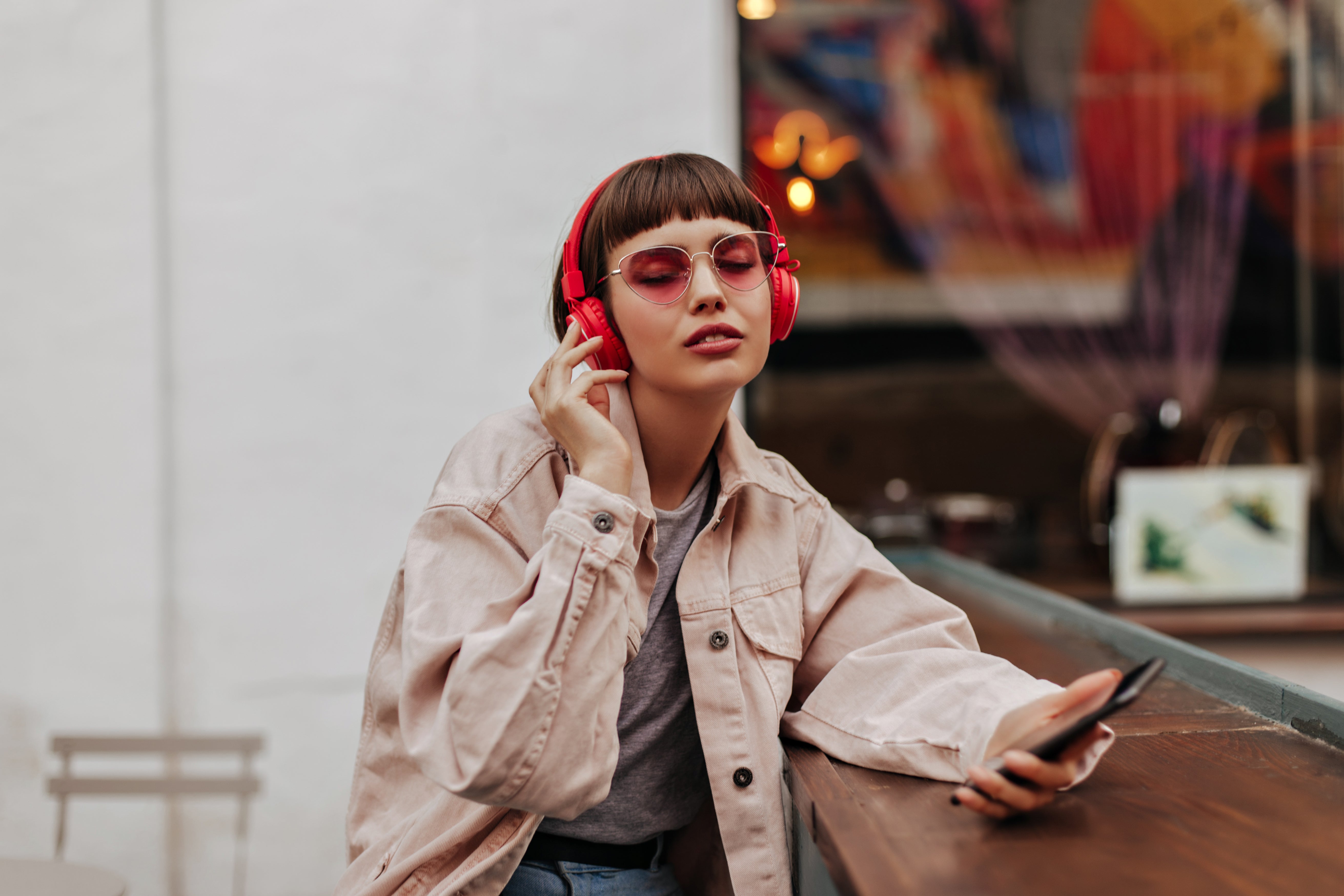 Fones de ouvido sem fio: tecnologia segura e moderna para o seu estilo.