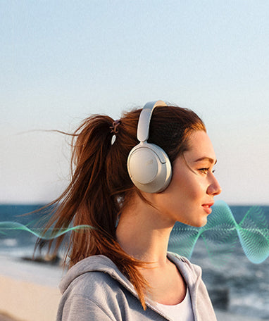 Fones de ouvido sem fio com cancelamento de ruído, ideal para momentos de relaxamento ao ar livre.