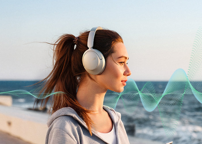 Fone de ouvido sem fio com cancelamento de ruído, ideal para música e chamadas. Design moderno e confortável para uso diário 