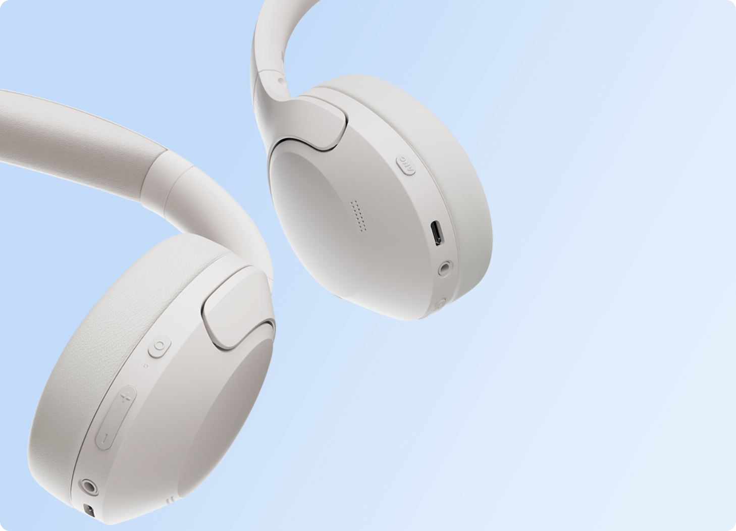 Fone de ouvido sem fio branco com design moderno e controles intuitivos, ideal para música e chamadas.