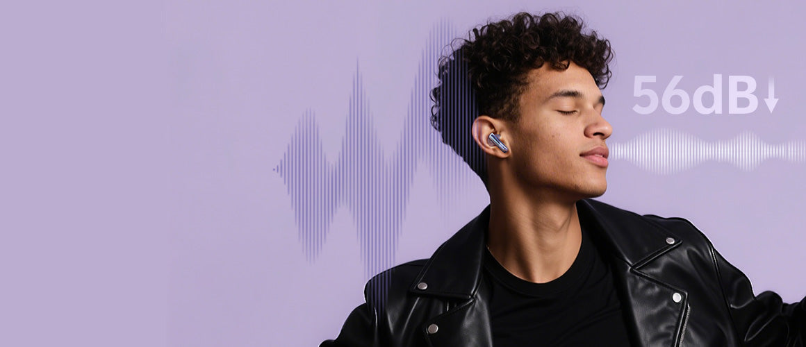Homem com fones de ouvido sem fio, fundo roxo com ondas sonoras e indicação de 56dB de redução de ruído.