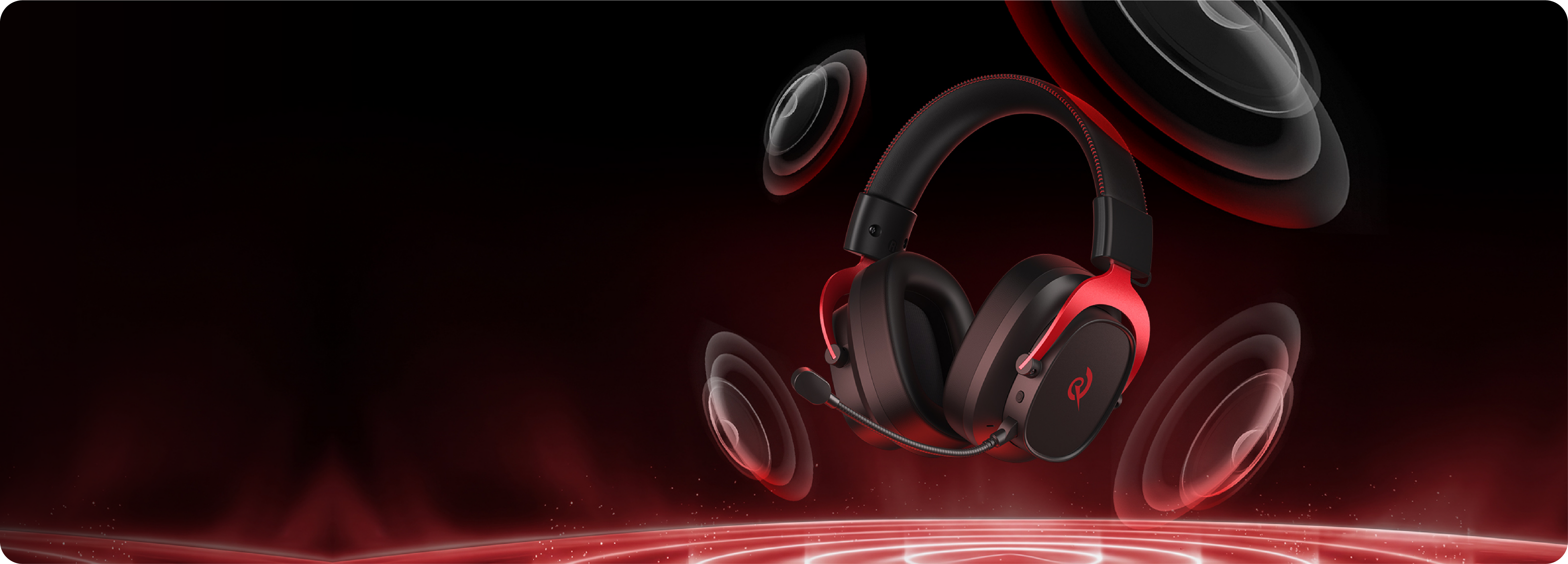 Fone de ouvido gamer com design vermelho e preto, destacando som envolvente em fundo escuro.